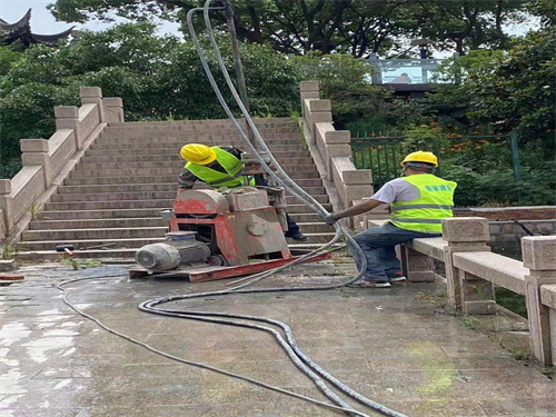安顺地基基础注浆加固水泥比水灰比是多少？